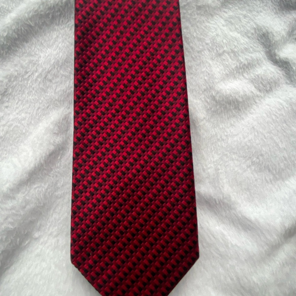 Classic Red and Black Houndstooth Tie